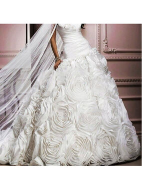 GALINA Signature Ivory Wedding Gown 16W Great Condition Crystal Shoulder Straps